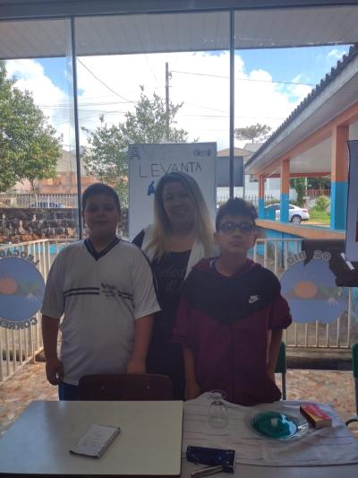 Escola LeocÃ¡dio JosÃ© Correia realizou a Feira de CiÃªncias com os Alunos do 5Âº ano